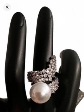 Sophisticated Pearl and Crystal Ring